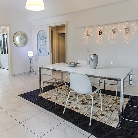 Two Bedroom Bright With Amazing Veranda Apartment