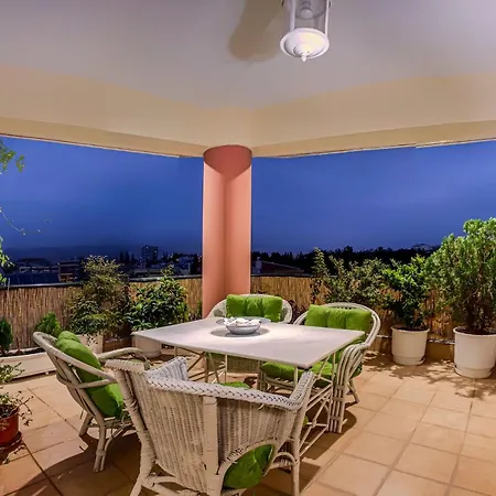 Two Bedroom Bright With Amazing Veranda *