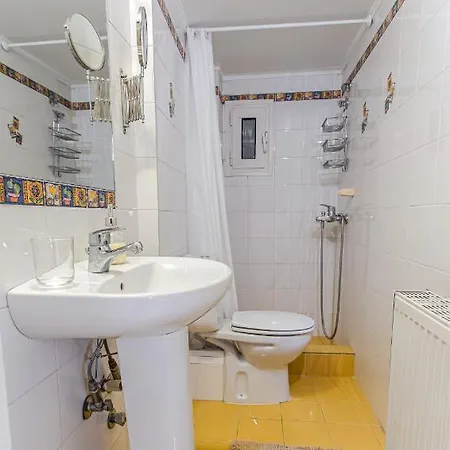 Two Bedroom Bright With Amazing Veranda Apartment *